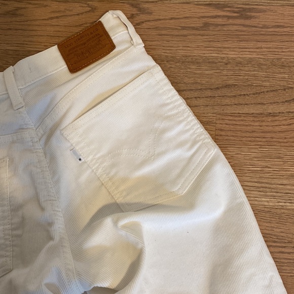 Levi’s wedge straight jeans in white - Picture 3 of 4